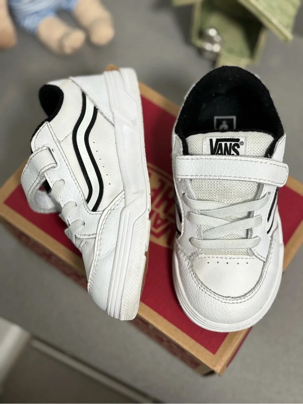 Vans Hylane V leather sneakers size 10T